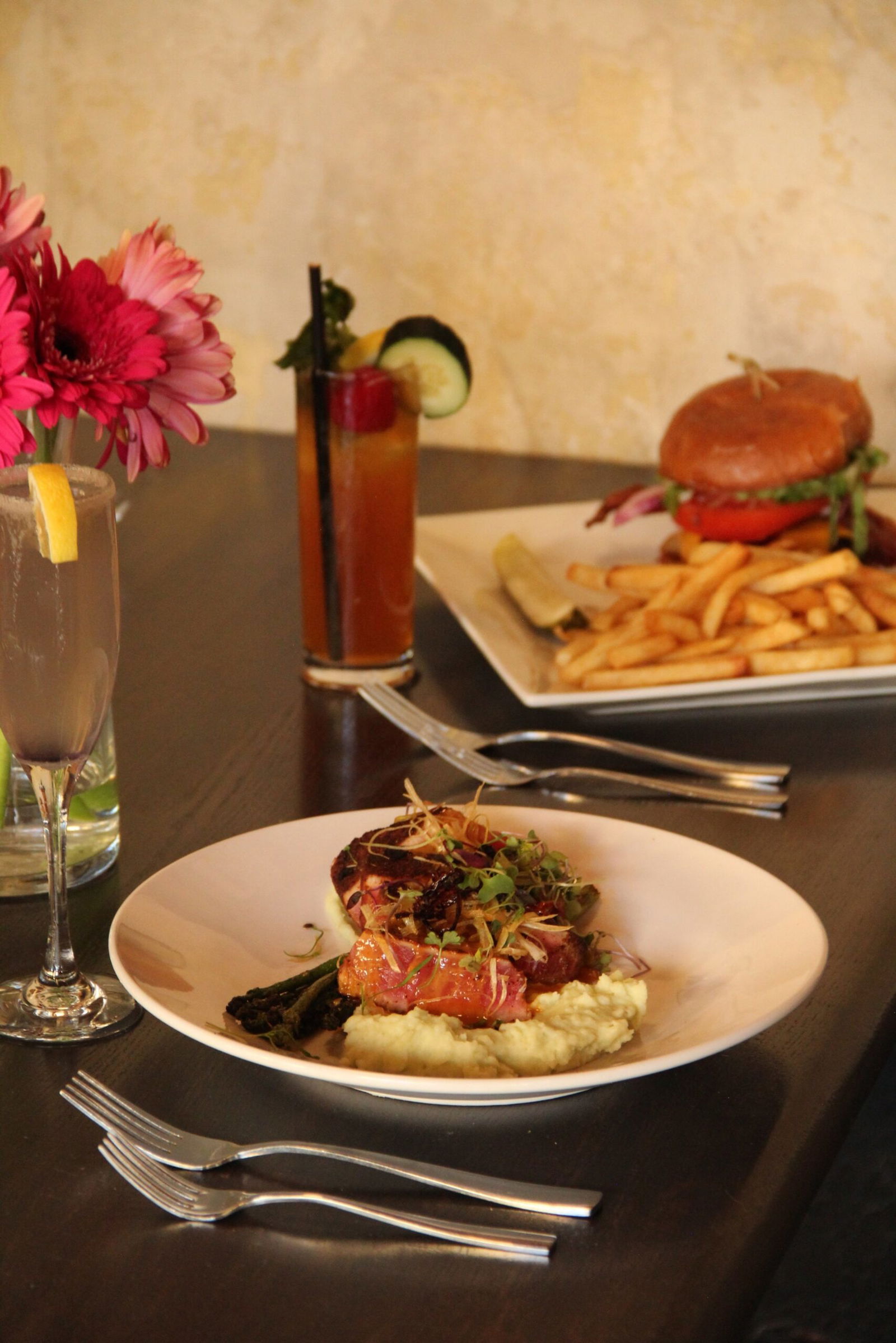 Toulouse restaurant bar area