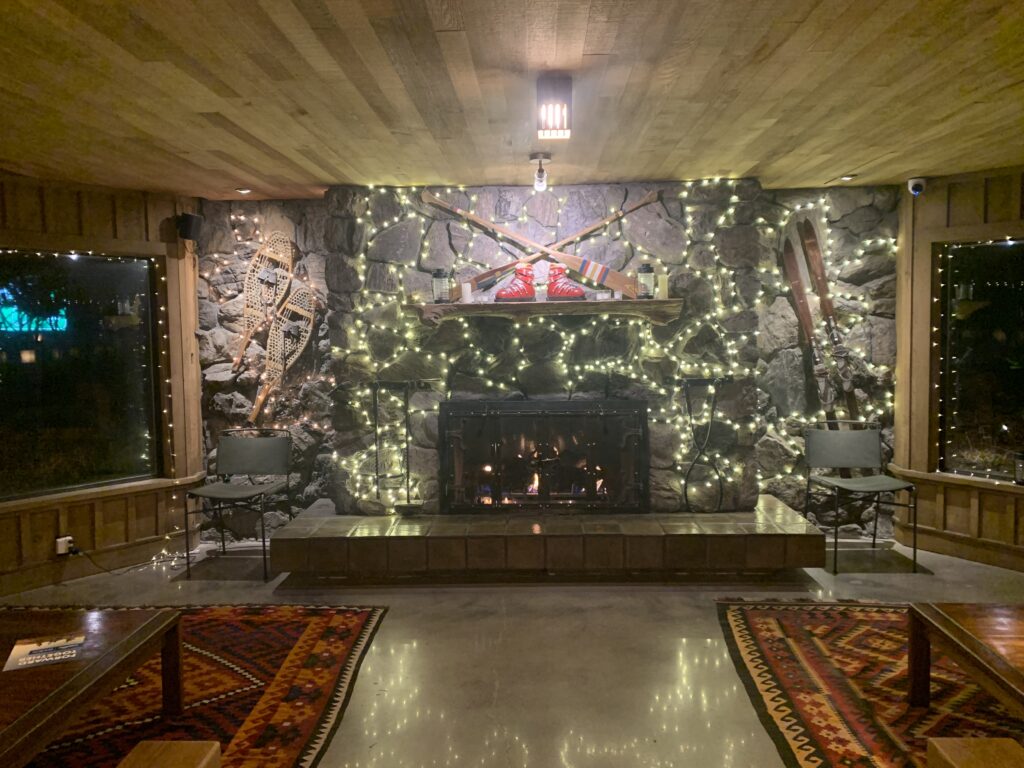 station house inn cozy lobby with fireplace for apres ski